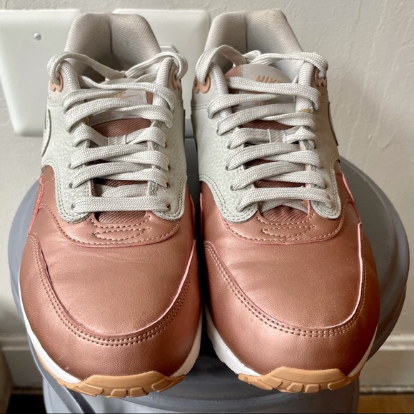 EUC women’s Nike Air Max 1 Ultra SE tan & copper toe! Size 8 - Picture 3 of 9